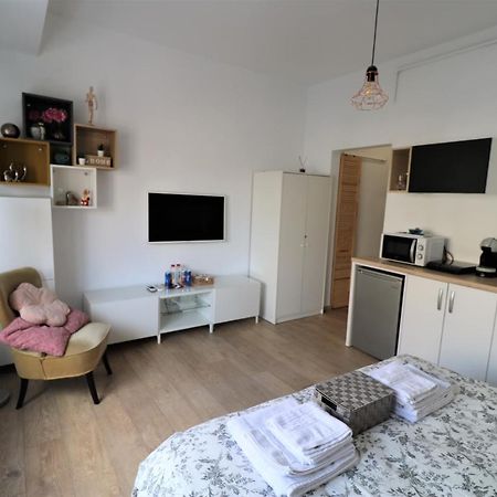 Lovely City Center Apartment - Free Minibar Bucureşti Ngoại thất bức ảnh