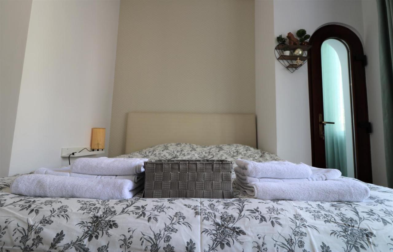 Lovely City Center Apartment - Free Minibar Bucureşti Ngoại thất bức ảnh