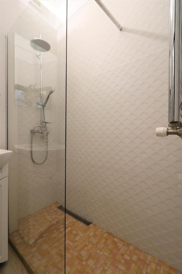 Lovely City Center Apartment - Free Minibar Bucureşti Ngoại thất bức ảnh